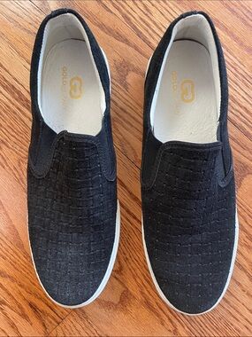 Gold & GravyMens  Black suede  Slip-On Sneakers